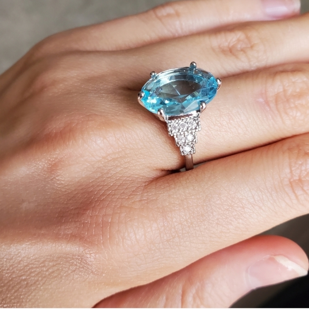 New Elegant Aquamarine Ring - Picture 3 of 8